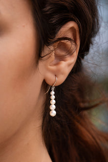 Sea Foam Graduated Pearl Earrings - silver